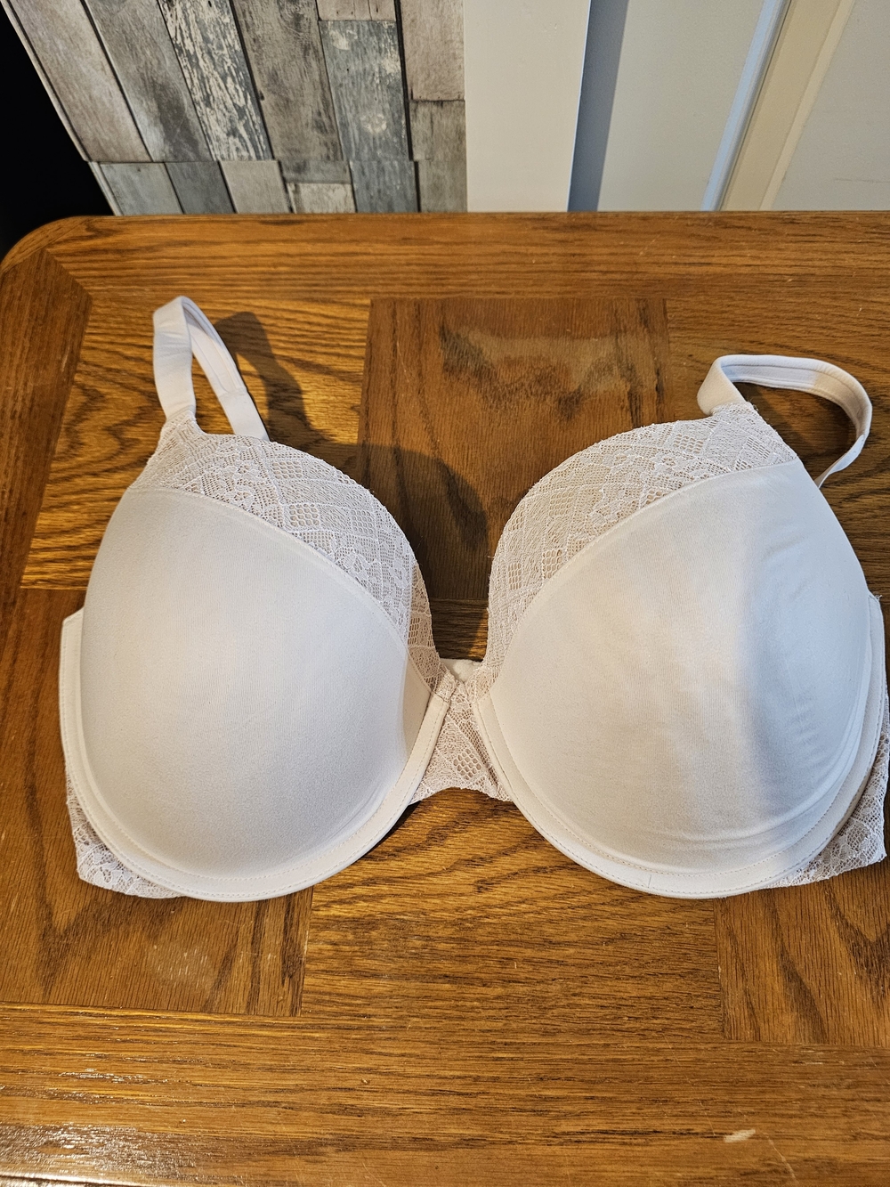 Victoria's Secret White Lace-Trim Body By VICTORIA  Bra 38 DDD